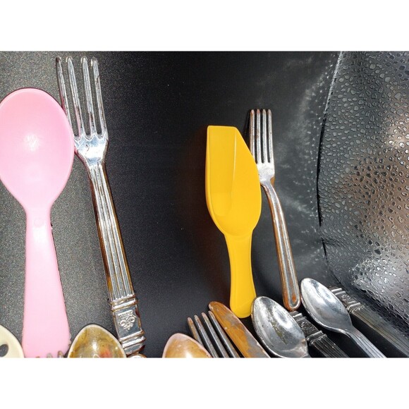 Huge Lot Of OVER 50 Childrens Plastic And Metal Spoons, Forks, Knives, Chilton + - Picture 5 of 14